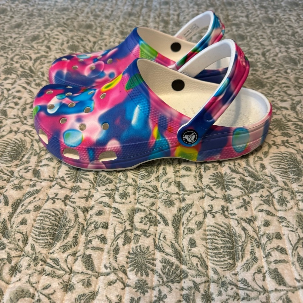 Croc’s solar rainbow tie dye clogs - Picture 4 of 13